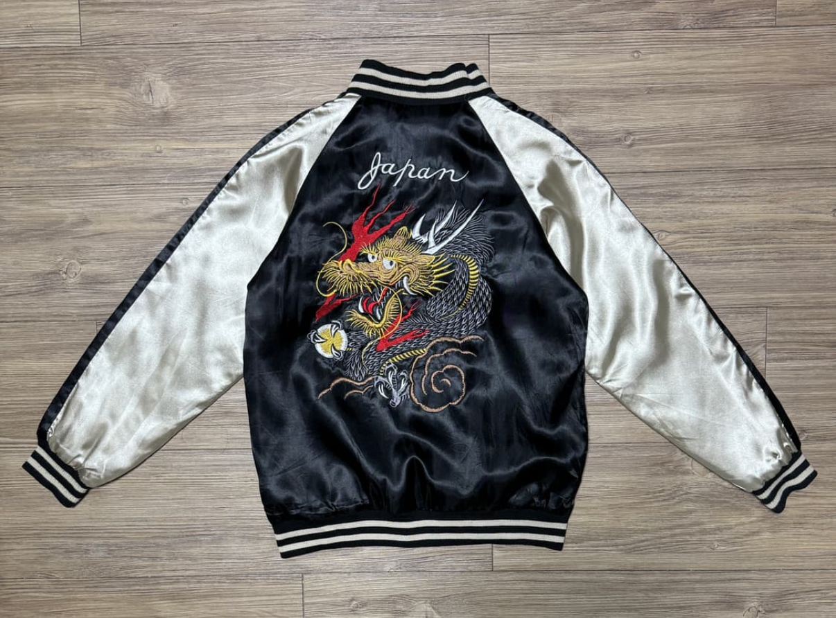 용 자수 스카쟌